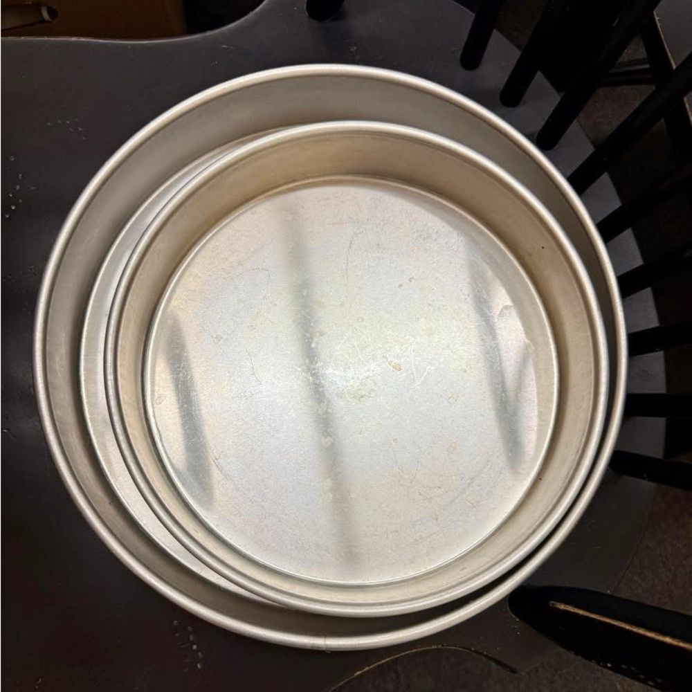 Magic Line Round Baking Pans, 10” & 12”